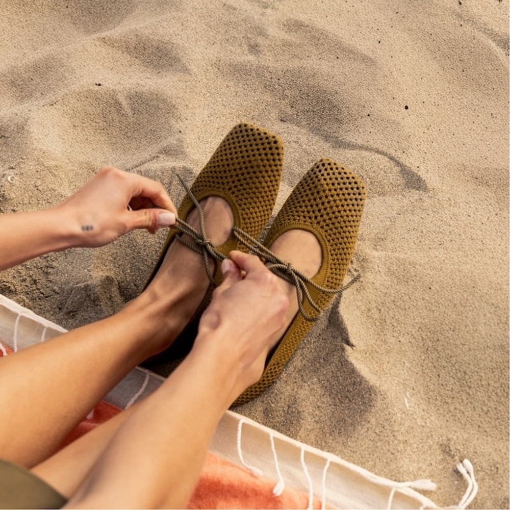 VIVAIA Makayla Mustard Mesh Square Toe Flats EU 37 US 6.5 NEW